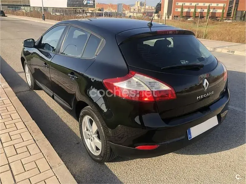 Usado Renault Mégane III Dynamique 115 CV (84 kW) 2013 Negro Berlina