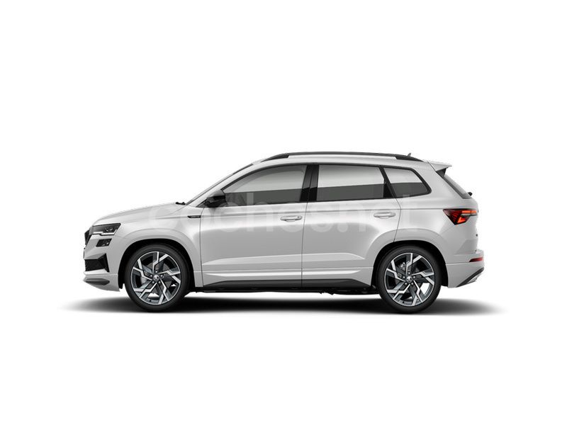 Blanco Nuevo 2024 Skoda Karoq SportLine SUV | 32.490 € (Un poco caro) - Imagen 1/4