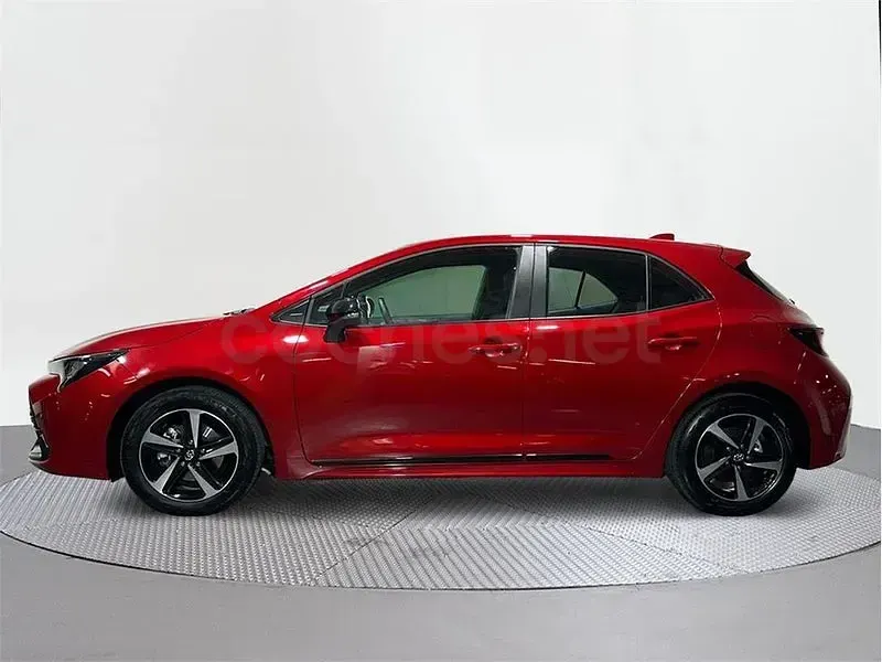 Usado Toyota Corolla Active 140 CV (102 kW) 2025 Rojo Berlina