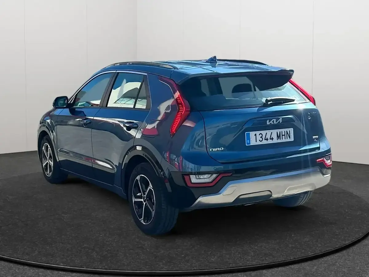 Käytetty Kia Niro 184 HP (135 kW) 2023 Sininen Katumaasturi