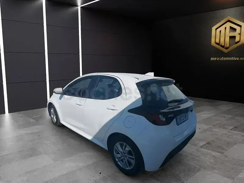 Usado Toyota Yaris Hybrid Business Edition 116 CV (85 kW) 2024 Blanco Berlina