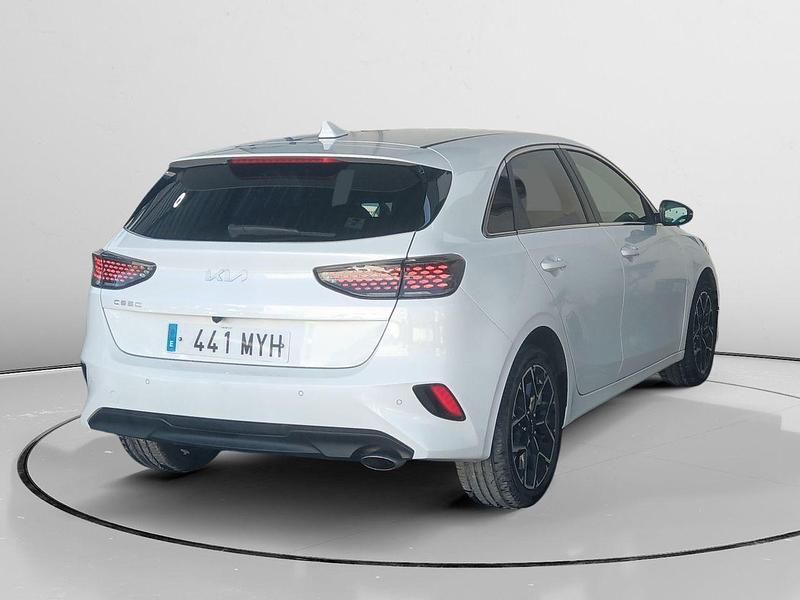 Usado Kia Ceed Style 101 CV (74 kW) 2025 Blanco Utilitario