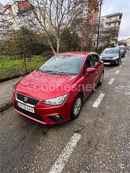 Usado Seat Ibiza Style 75 CV (55 kW) 2018 Rojo Utilitario