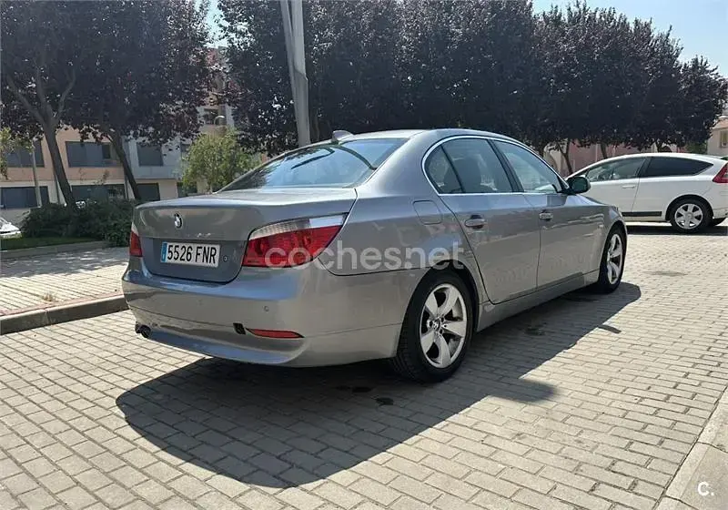 Usado BMW 525 177 CV (130 kW) 2007 Gris / plata Berlina