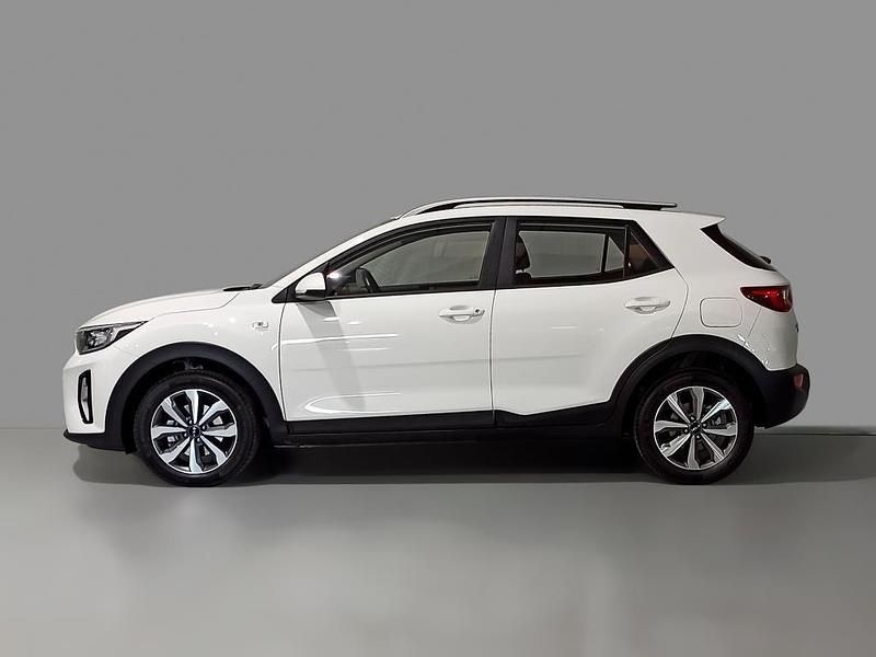Usado Kia Stonic 100 CV (73 kW) 2025 Clear white (ud) SUV