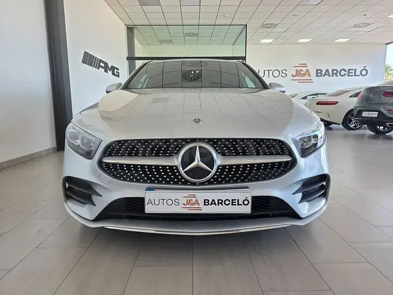 Usado Mercedes A180 116 CV (85 kW) 2019 Gris / plata Berlina