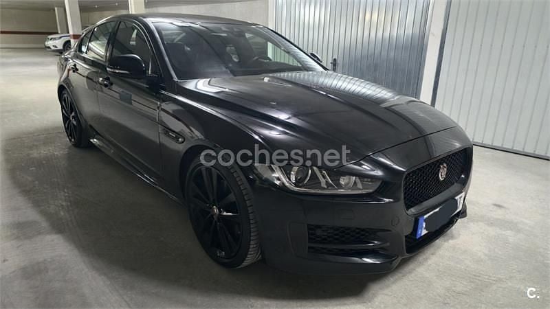 Usado Jaguar XE R-Sport 180 CV (132 kW) 2016 Negro Berlina