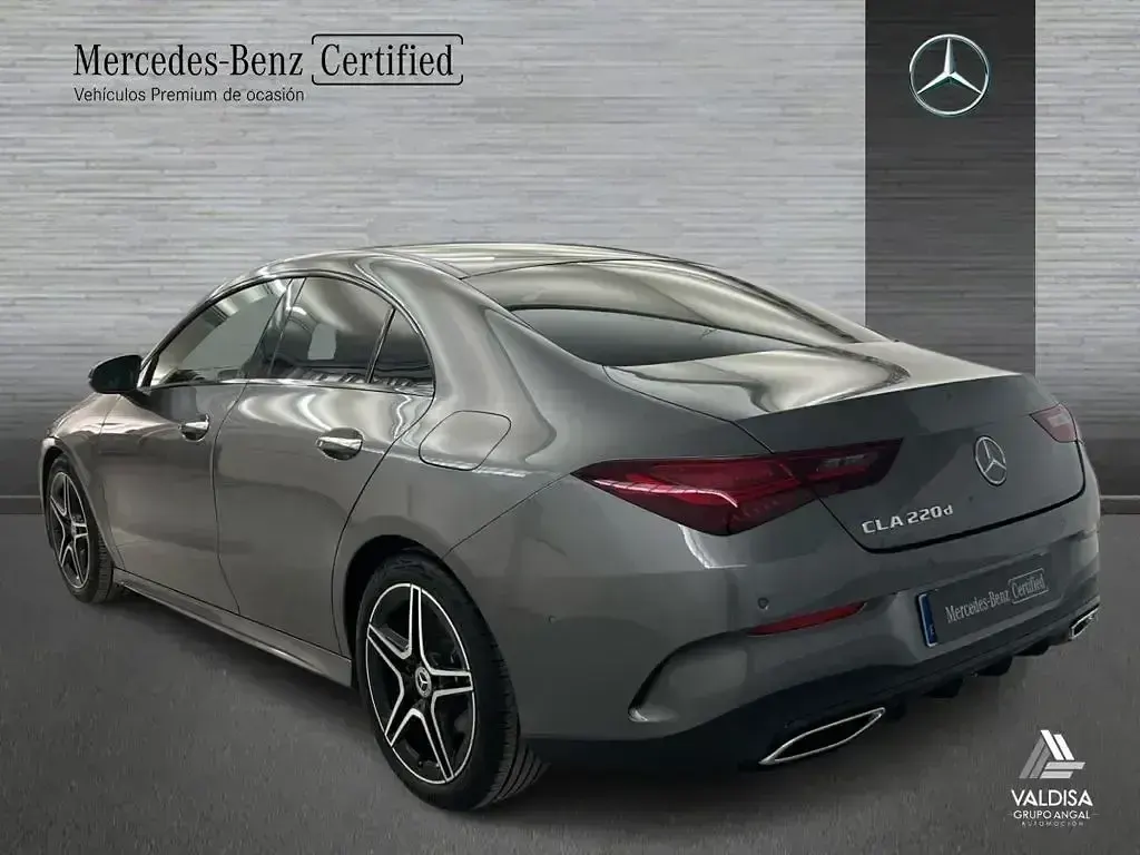 Usado Mercedes CLA220 AMG line 190 CV (139 kW) 2025 Gris montaña Berlina