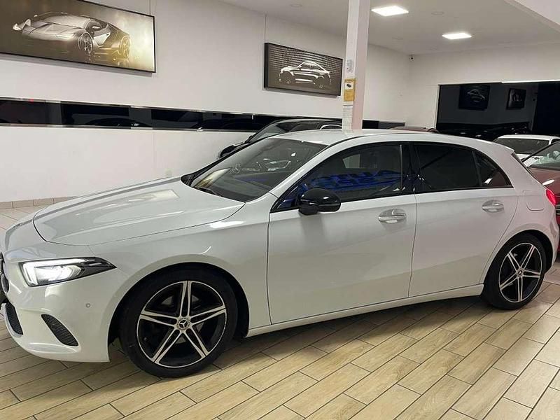 Usado Mercedes A180 116 CV (85 kW) 2019 Blanco Utilitario