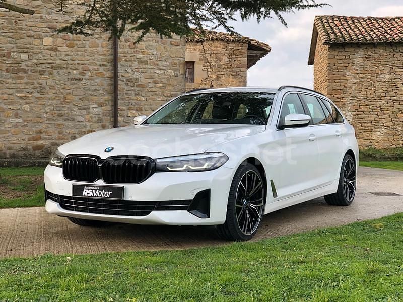 Blanco Usado 2022 BMW 520 Comfort Edition Familiar | 33.990 € (Precio justo) - Imagen 1/4