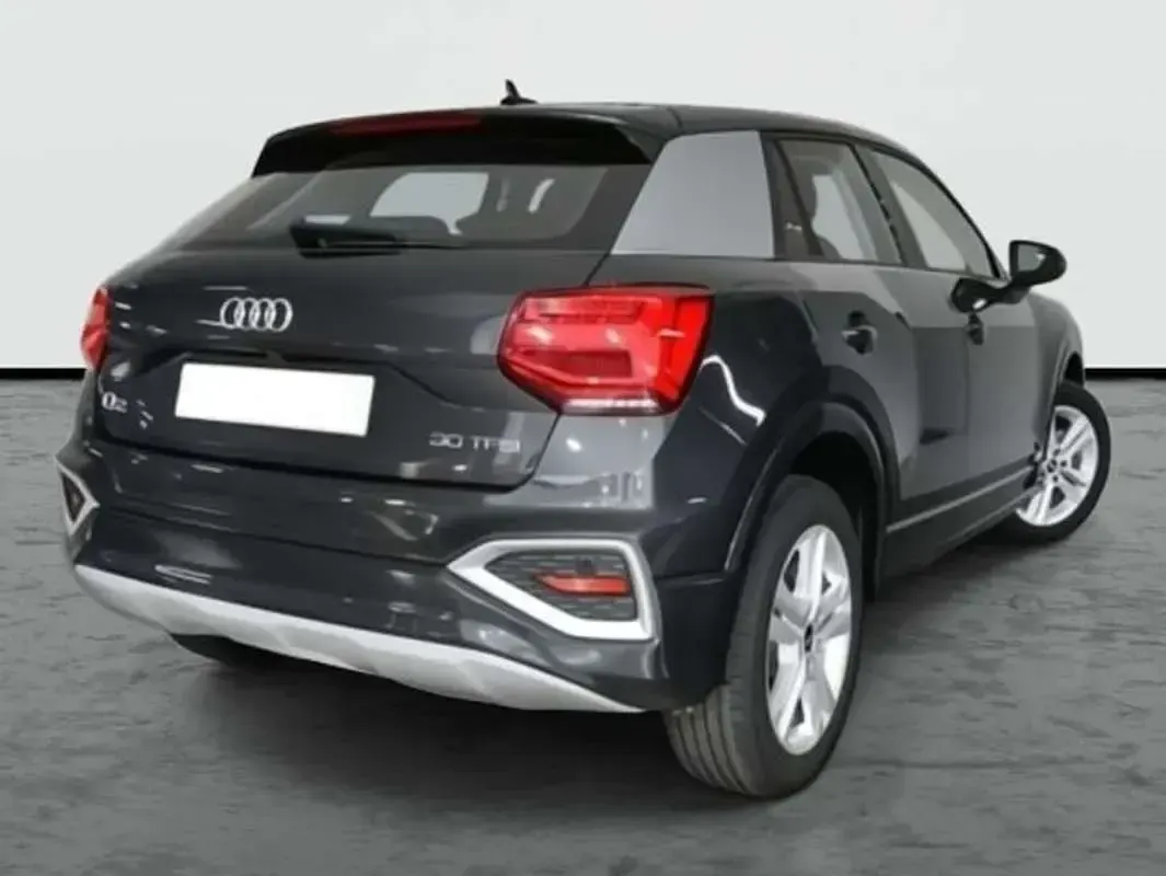 Usado Audi Q2 Sport 110 CV (80 kW) 2023 Gris SUV