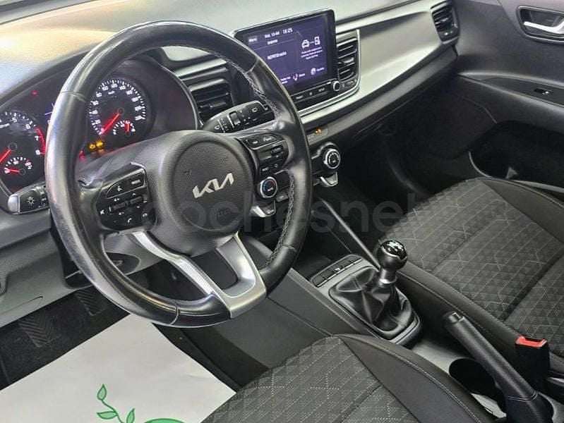 Usado Kia Rio 84 CV (61 kW) 2022 Blanco Berlina