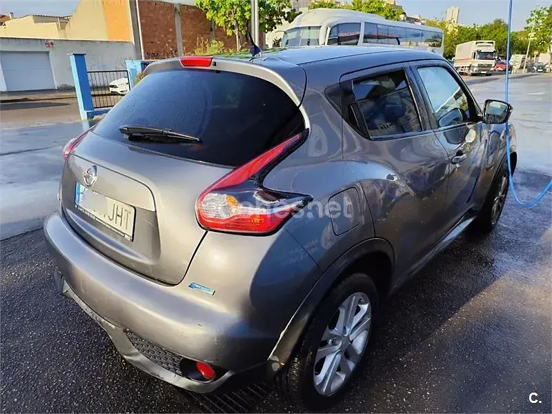 Usado Nissan Juke Acenta 110 CV (80 kW) 2015 Gris / plata SUV
