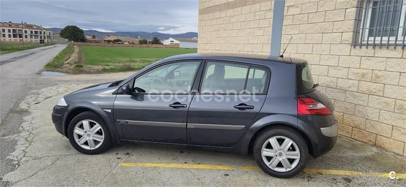 Usado Renault Mégane II Dynamique 105 CV (77 kW) 2006 Negro Berlina