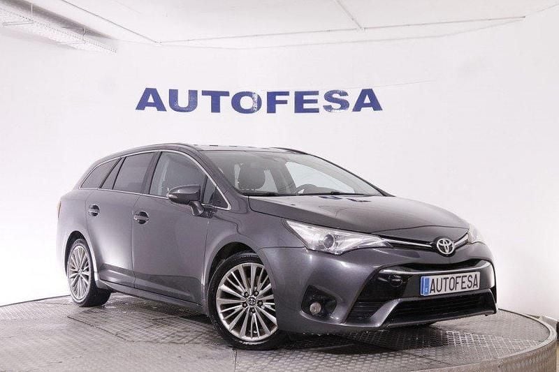 Usado Toyota Avensis Executive 143 CV (105 kW) 2015 Gris Familiar