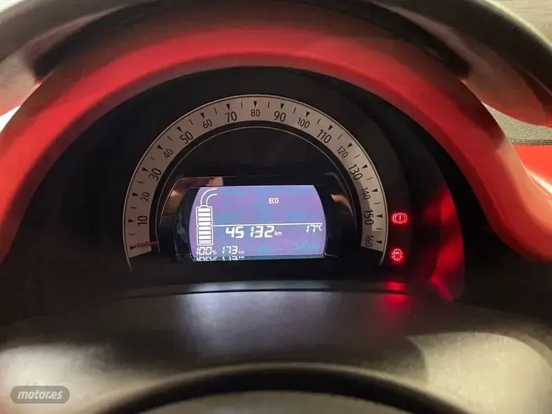 Usado Renault Twingo Techno 59 kW (81 CV) 2023 Rojo Utilitario