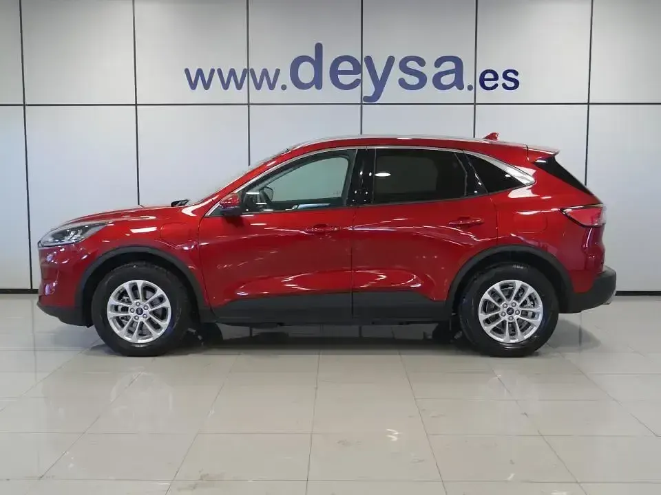 Usado Ford Kuga Titanium 225 CV (165 kW) 2023 Rojo SUV