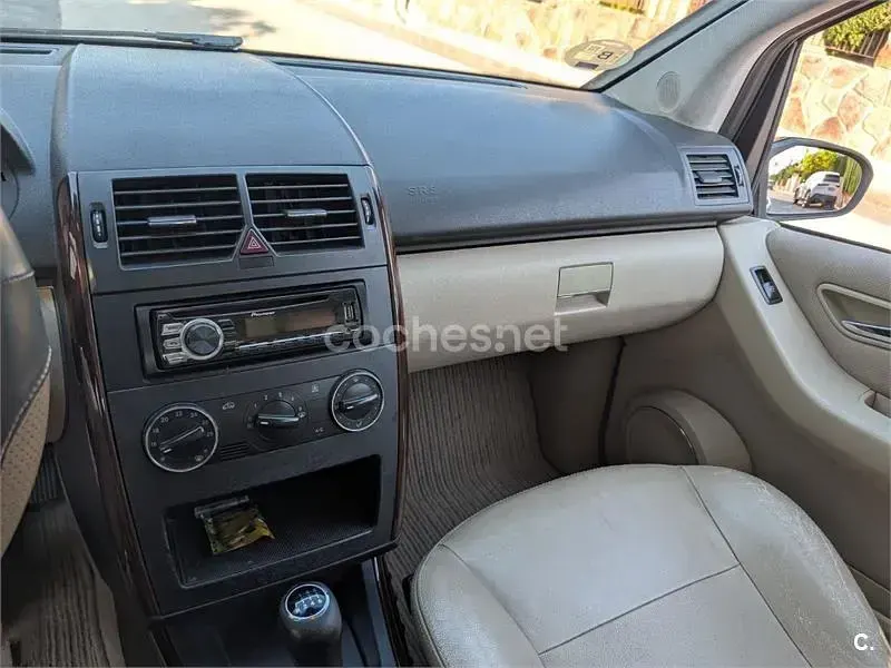 Usado Mercedes A180 Avantgarde 109 CV (80 kW) 2007 Negro Monovolumen
