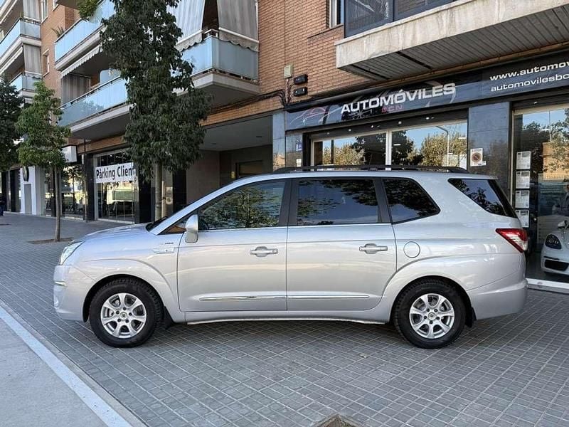 Usado Ssangyong (KGM) Rodius Limited 178 CV (130 kW) 2016 Gris Monovolumen