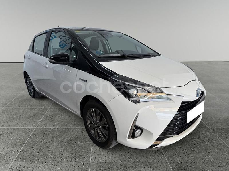 Usado Toyota Yaris Hybrid Active 100 CV (73 kW) 2020 Blanco Berlina