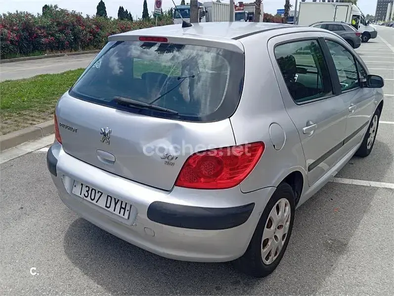 Usado Peugeot 307 90 CV (66 kW) 2006 Gris / plata Berlina