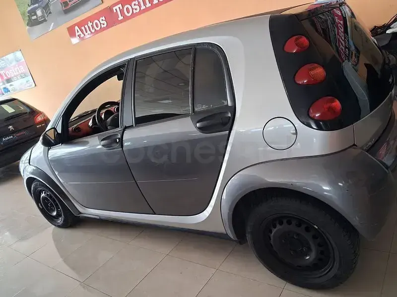 Usado Smart ForFour Pulse 95 CV (69 kW) 2004 Gris / plata Utilitario