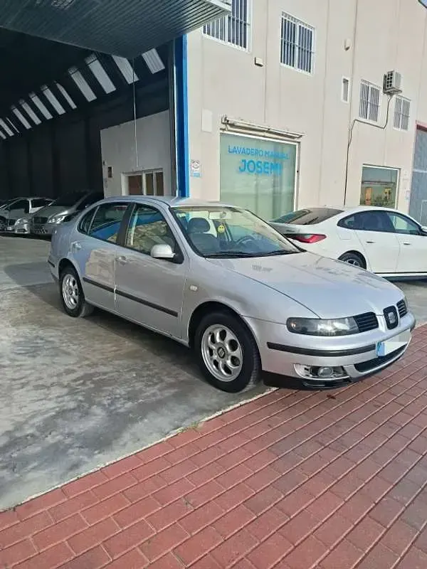 Usado Seat Toledo Sport 110 CV (80 kW) 1999 Gris Berlina