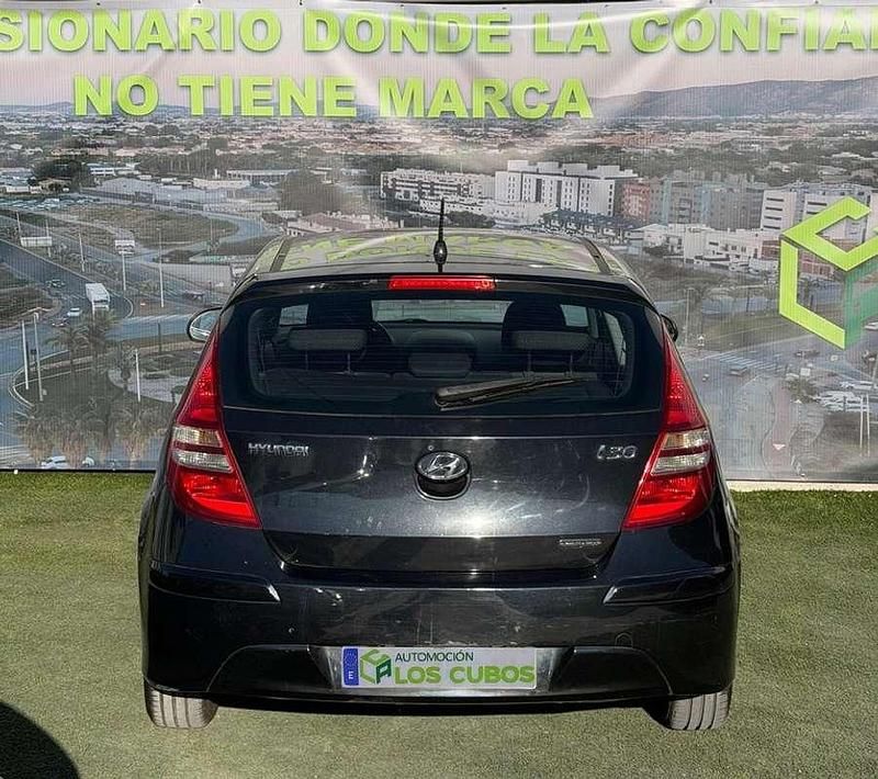 Usado Hyundai i30 Style 114 CV (83 kW) 2011 Negro Utilitario
