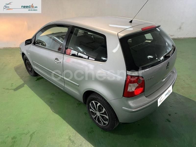 Usado VW Polo Match 65 CV (47 kW) 2004 Gris / plata Berlina
