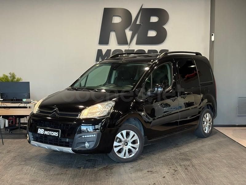 Usado Citroën Berlingo Feel 120 CV (88 kW) 2016 Negro Monovolumen
