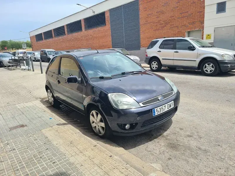 Usado Ford Fiesta Sport 90 CV (66 kW) 2005 Negro Utilitario