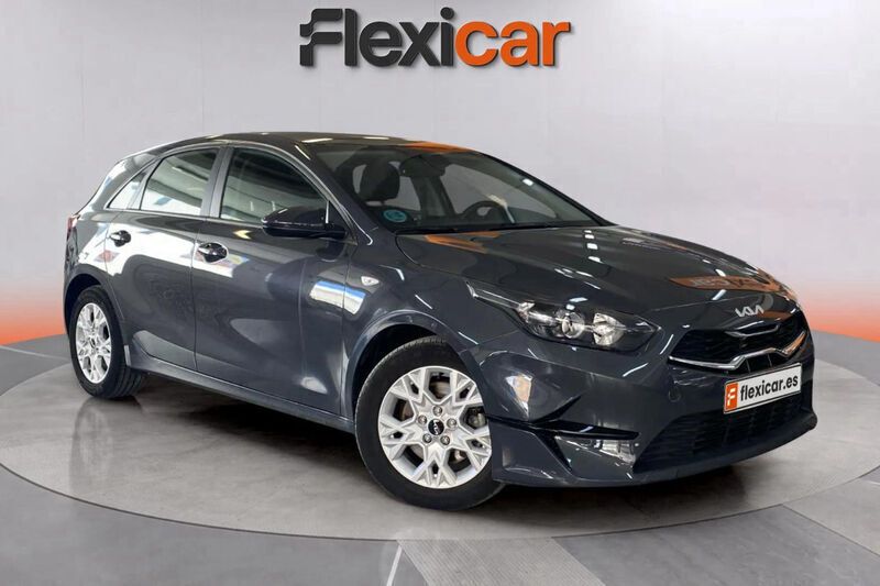 Gris Usado 2022 Kia Ceed 2 Berlina | 14.190 € (Buen precio) - Imagen 1/4