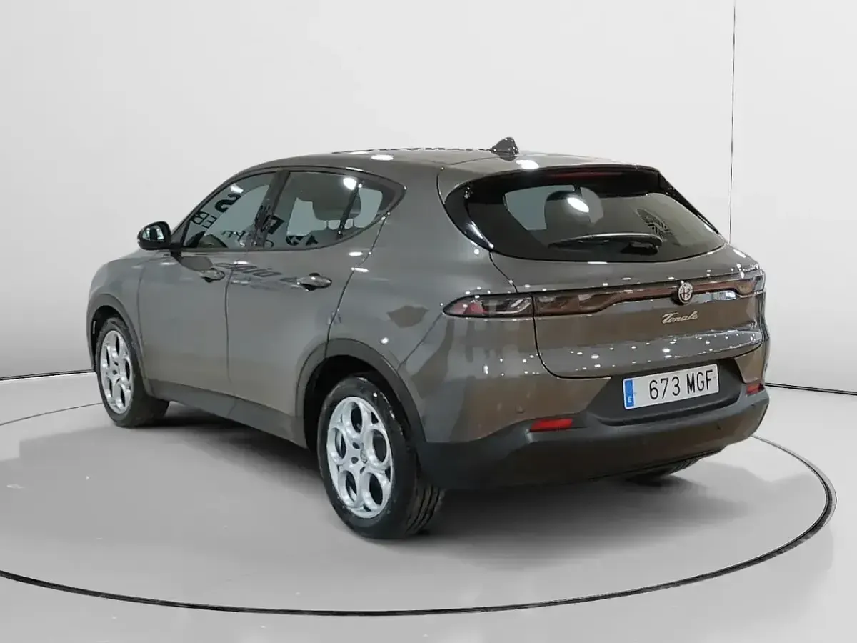 Usado Alfa Romeo Tonale Super 131 CV (96 kW) 2023 Gris SUV