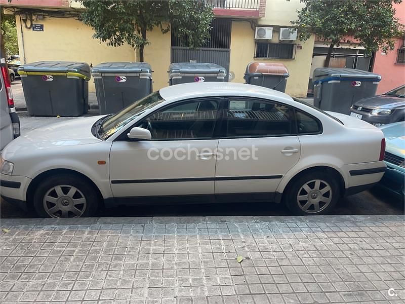 Blanco Usado 1997 VW Passat Comfortline Berlina | 2000 € - Imagen 1/4