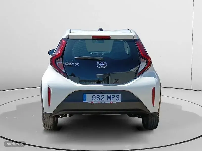 Usado Toyota Aygo X Play 72 CV (52 kW) 2024 Blanco SUV