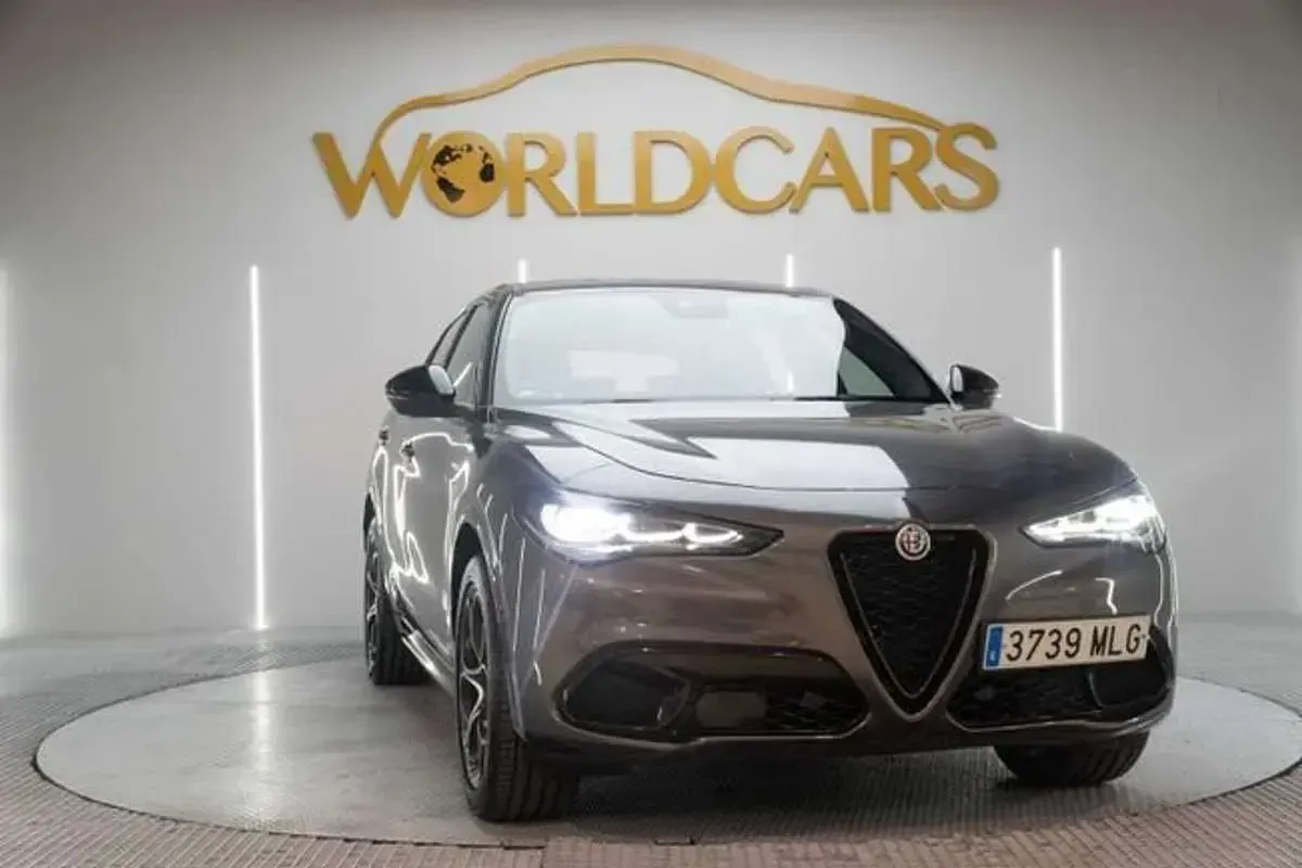 Usado Alfa Romeo Stelvio Veloce 209 CV (153 kW) 2023 Gris SUV