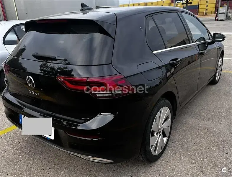 Usado VW Golf VIII 115 CV (84 kW) 2020 Negro Berlina