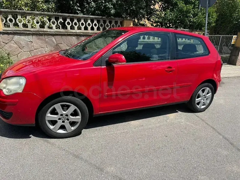 Usado VW Polo Advance 70 CV (51 kW) 2007 Rojo Utilitario