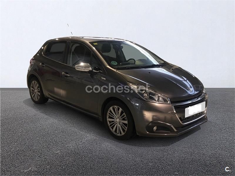 Usado Peugeot 208 Active 99 CV (72 kW) 2018 Gris / plata Utilitario