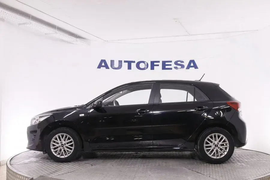 Usado Kia Rio 84 CV (61 kW) 2022 Negra