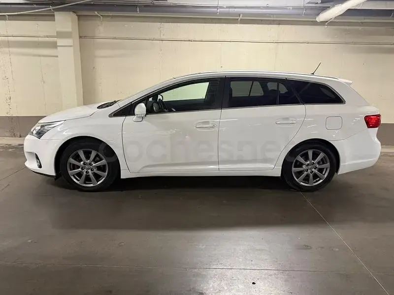 Usado Toyota Avensis Executive 124 CV (91 kW) 2013 Blanco Familiar