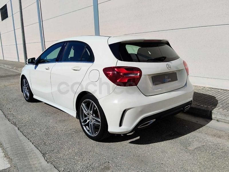 Käytetty Mercedes A180 109 HP (80 kW) 2017 Valkoinen Sedan