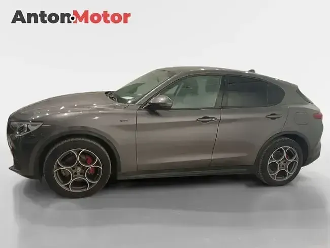 Usado Alfa Romeo Stelvio Sprint 190 CV (139 kW) 2021 Gris SUV