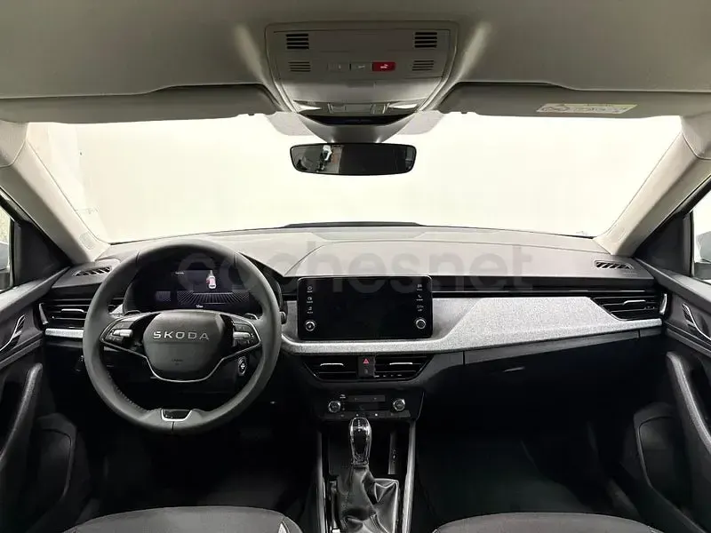 Usado Skoda Kamiq Selection 115 CV (84 kW) 2025 Gris / plata SUV