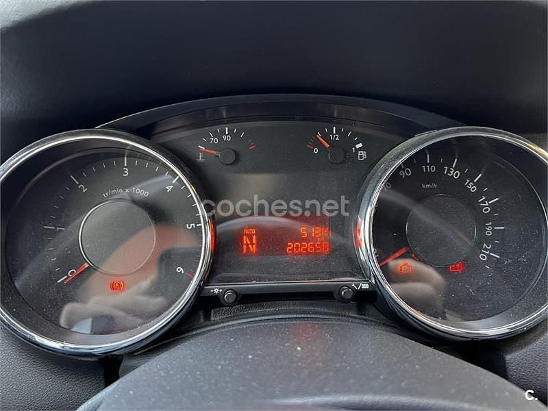 Usado Peugeot 5008 Premium 112 CV (82 kW) 2010 Beige Monovolumen