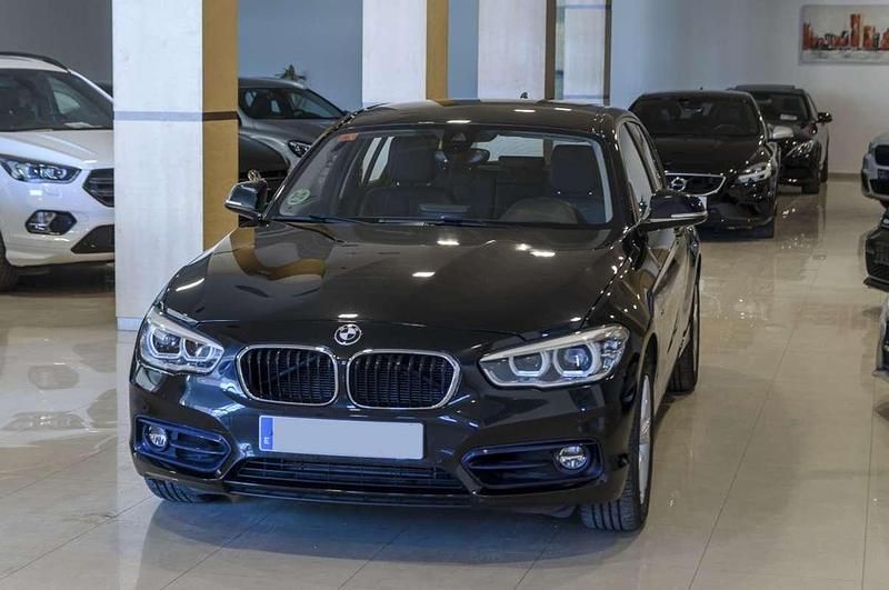Usado BMW 120 Sport Line 190 CV (139 kW) 2017 Negro Utilitario