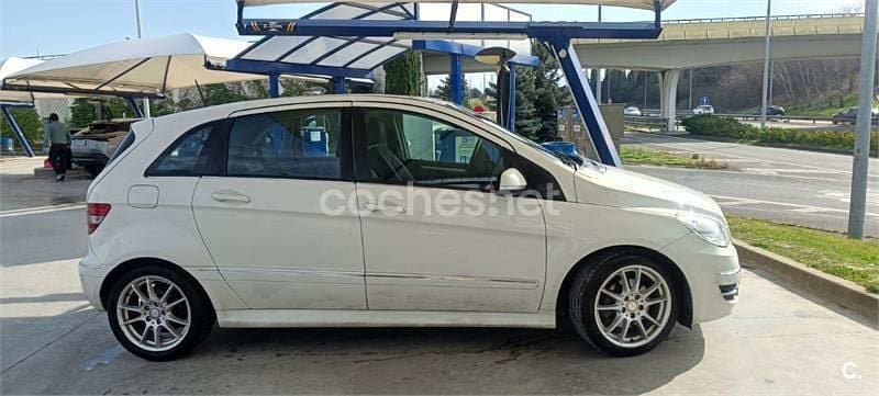 Usado Mercedes B180 109 CV (80 kW) 2011 Blanco Monovolumen