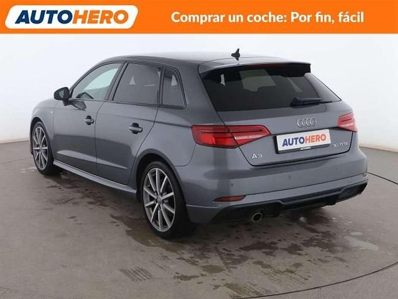Usado Audi A3 116 CV (85 kW) 2018 Gris Berlina