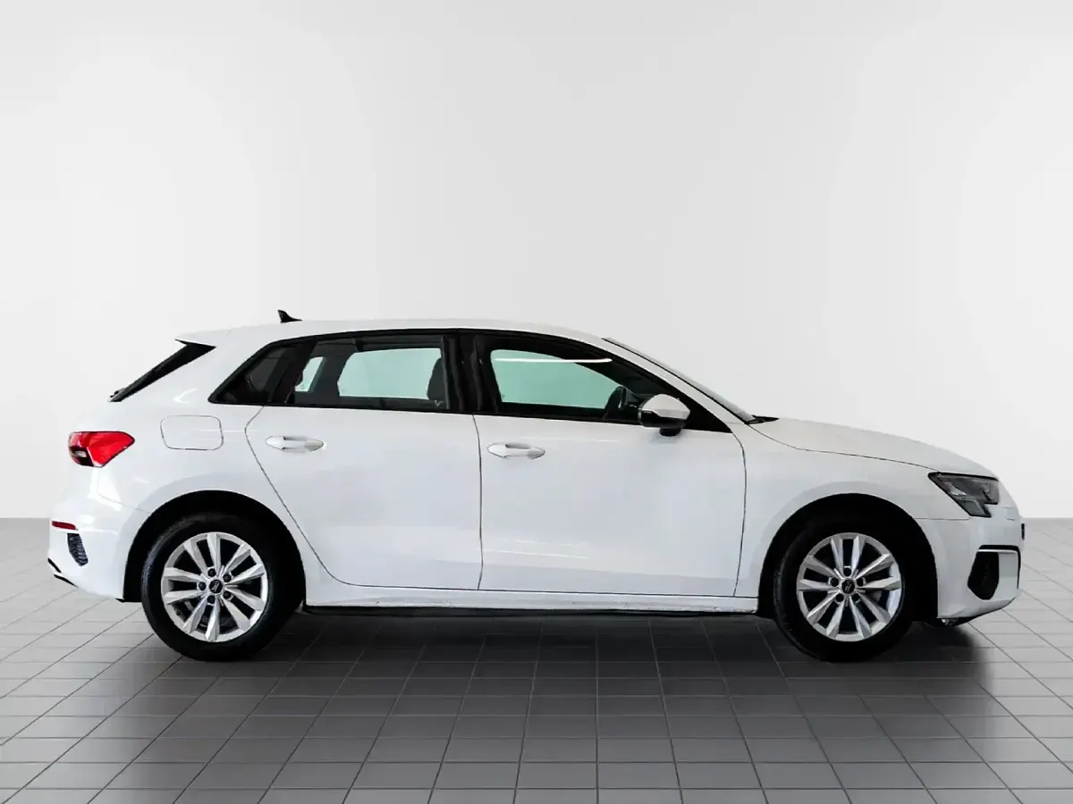 Usado Audi A3 116 CV (85 kW) 2023 Blanco Berlina