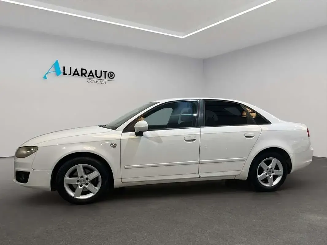 Usado Seat Exeo Reference 120 CV (88 kW) 2011 Blanco Familiar